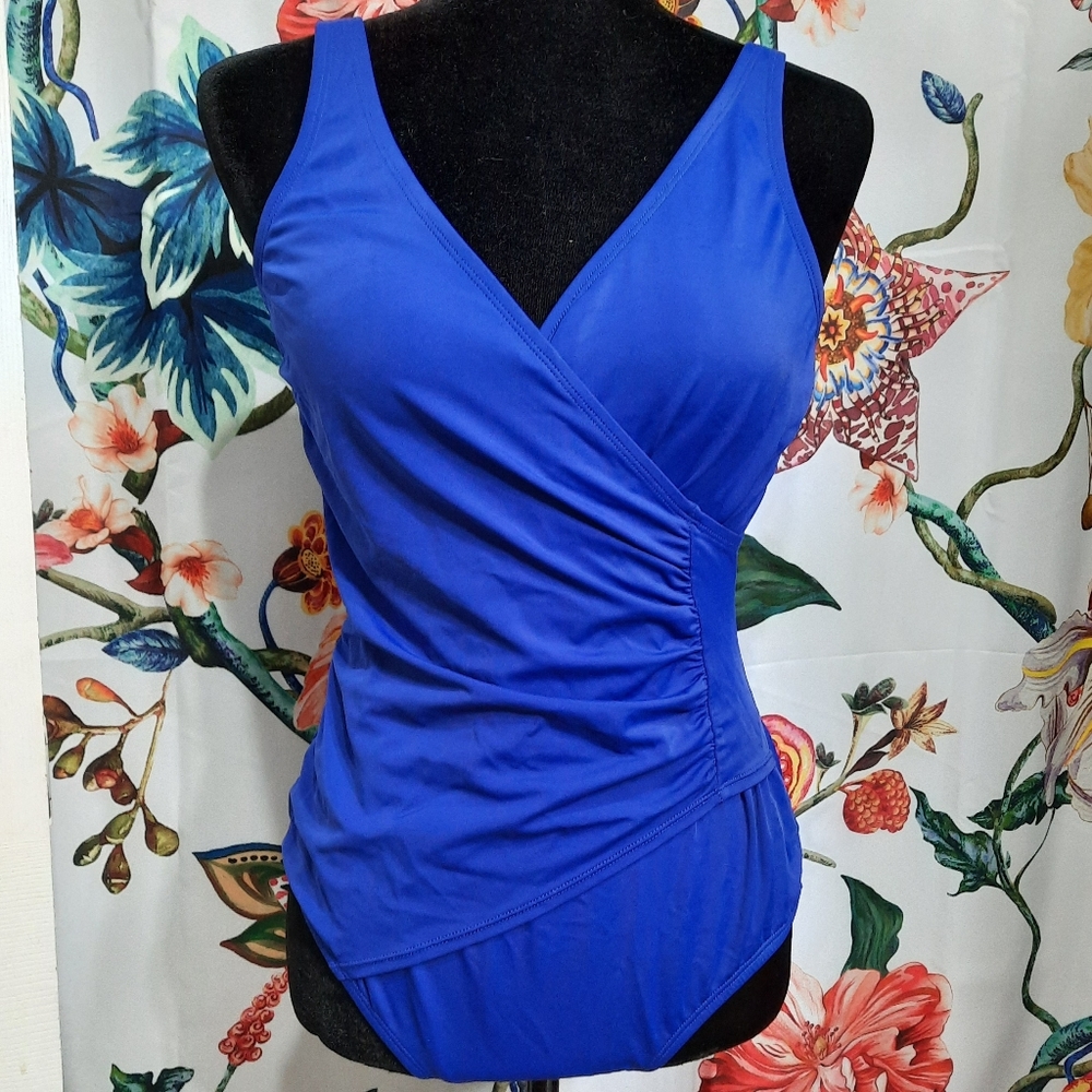 ~{Vintage}~ Vintage crossbody ruched one piece swimsuit.